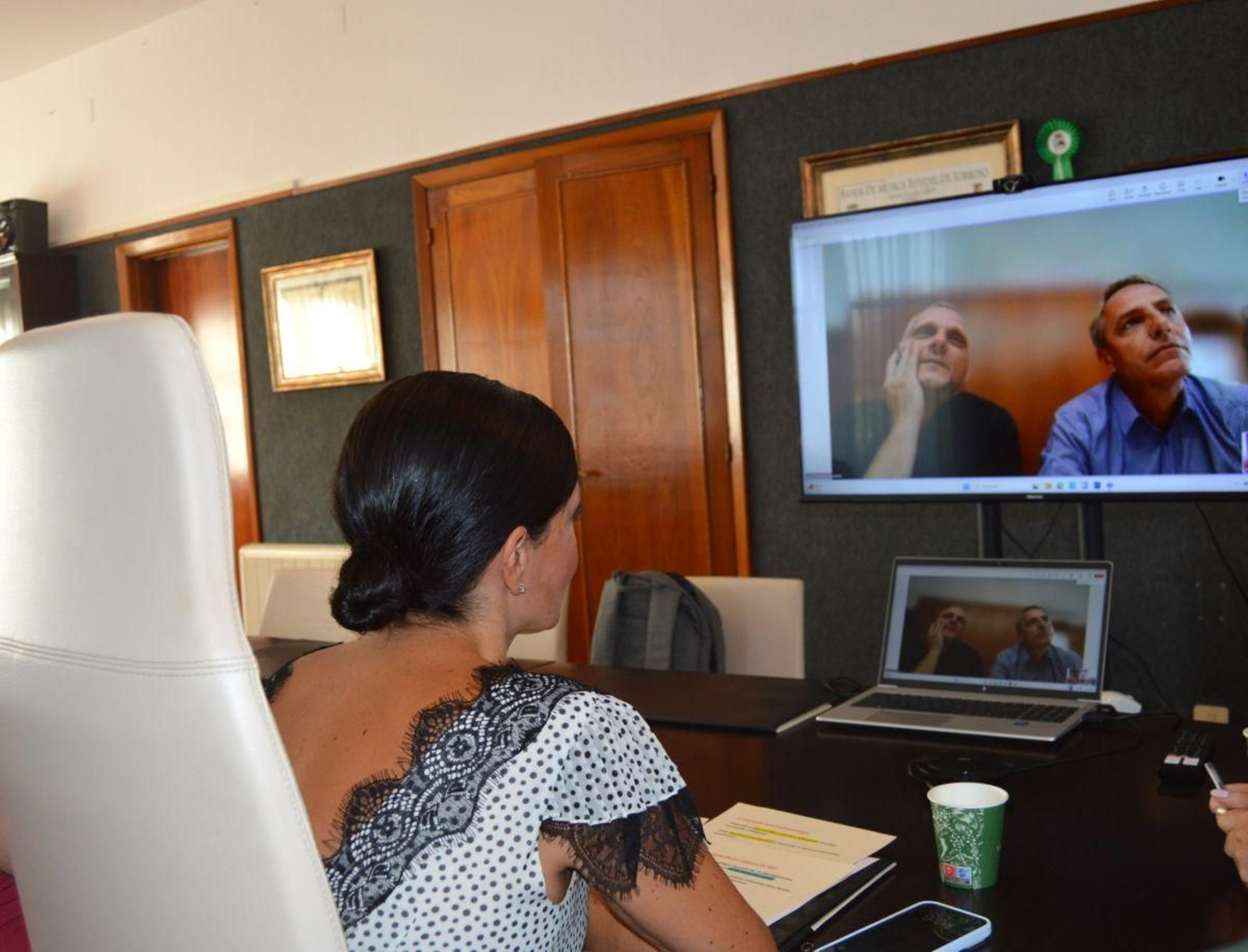 Videoconferencia en el Concello de Mos, por el hermanamiento con Pezinok, Eslovaquia.