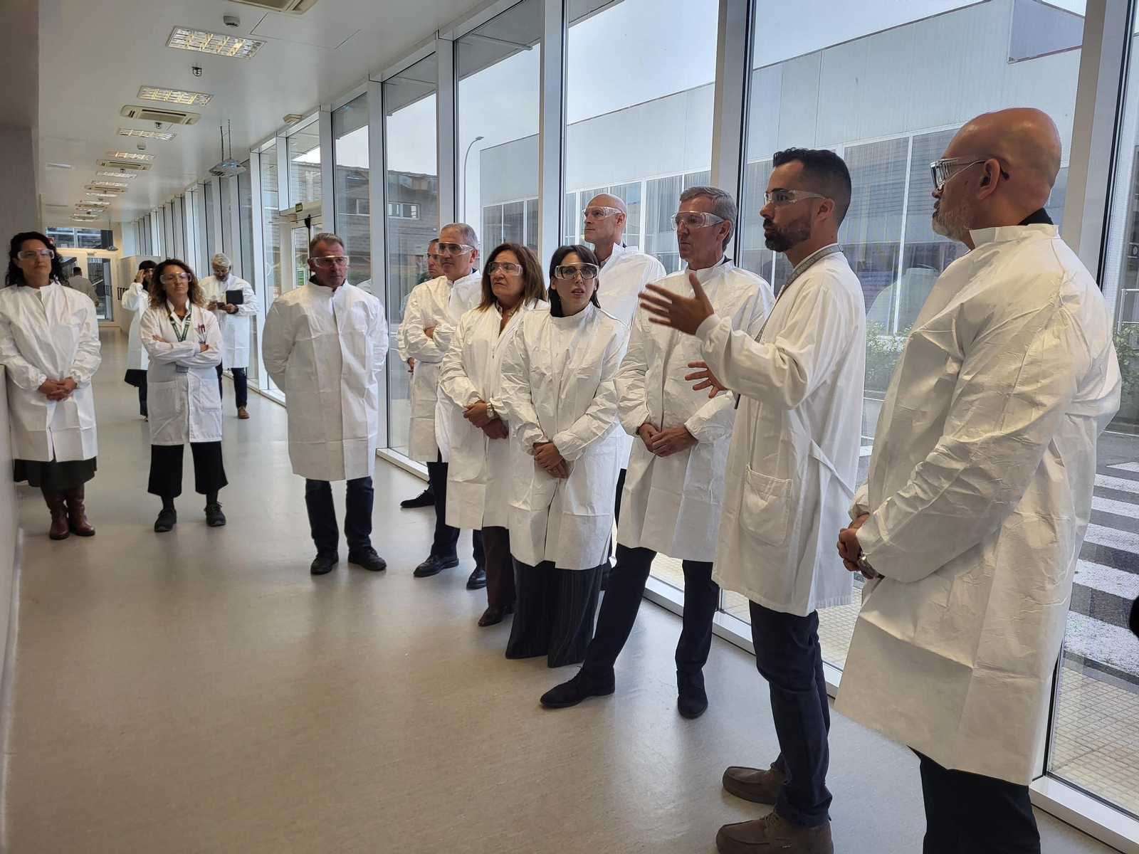 El presidente de la Xunta, Alfonso Rueda, visitó la planta biotecnológica y las obras del nuevo almacén.