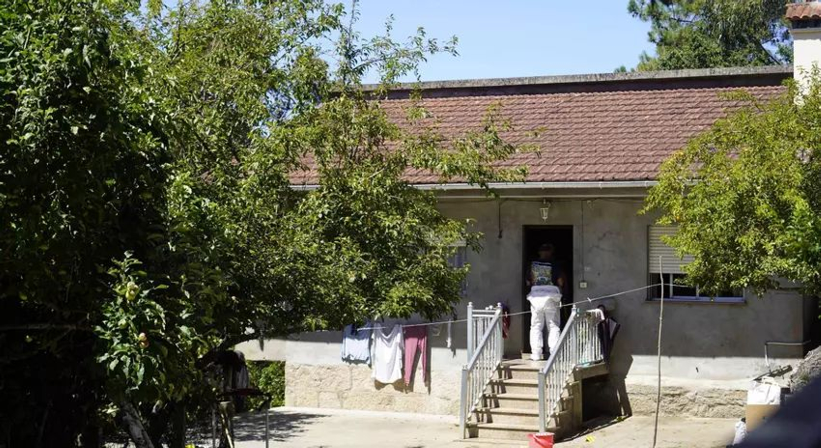 El asesinato se produjo el martes 29 de julio en la vivienda del detenido, en Atios.