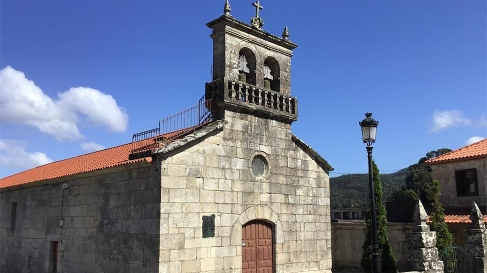 Parroquia y cementerio de Baiña, en Baiona.