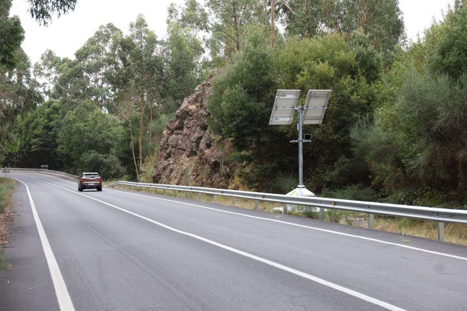 En la imagen el radar de tramo vandalizado en dirección Gondomar.