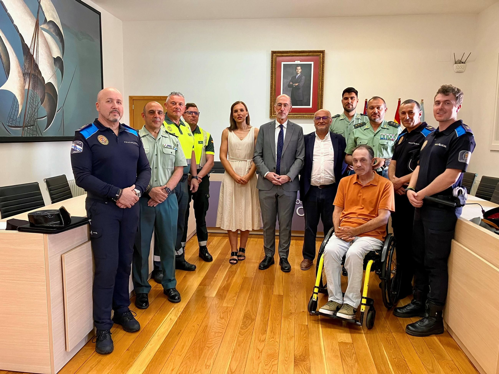 Imagen de la Junta Local de Seguridad con el alcalde, Jesús Vázquez Almuíña, en el centro.