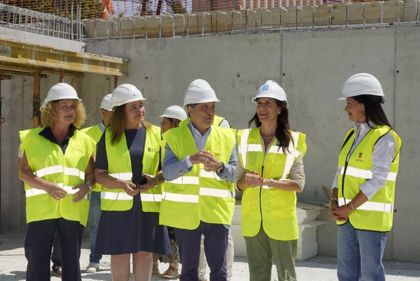 La conselleira de Vivenda e Planificación de Infraestructuras, durante su visita de ayer a Mos.