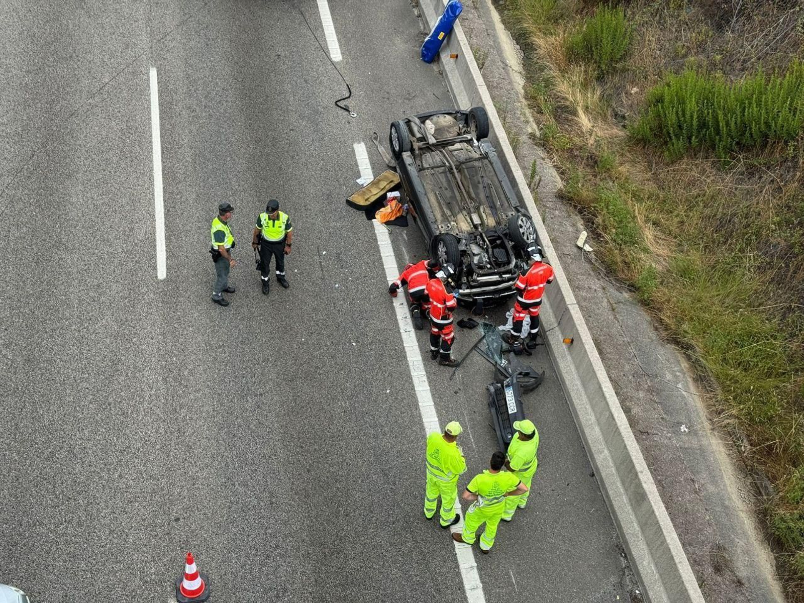 Estado en el que quedó el coche tras el impacto con el camión en la A-55.
