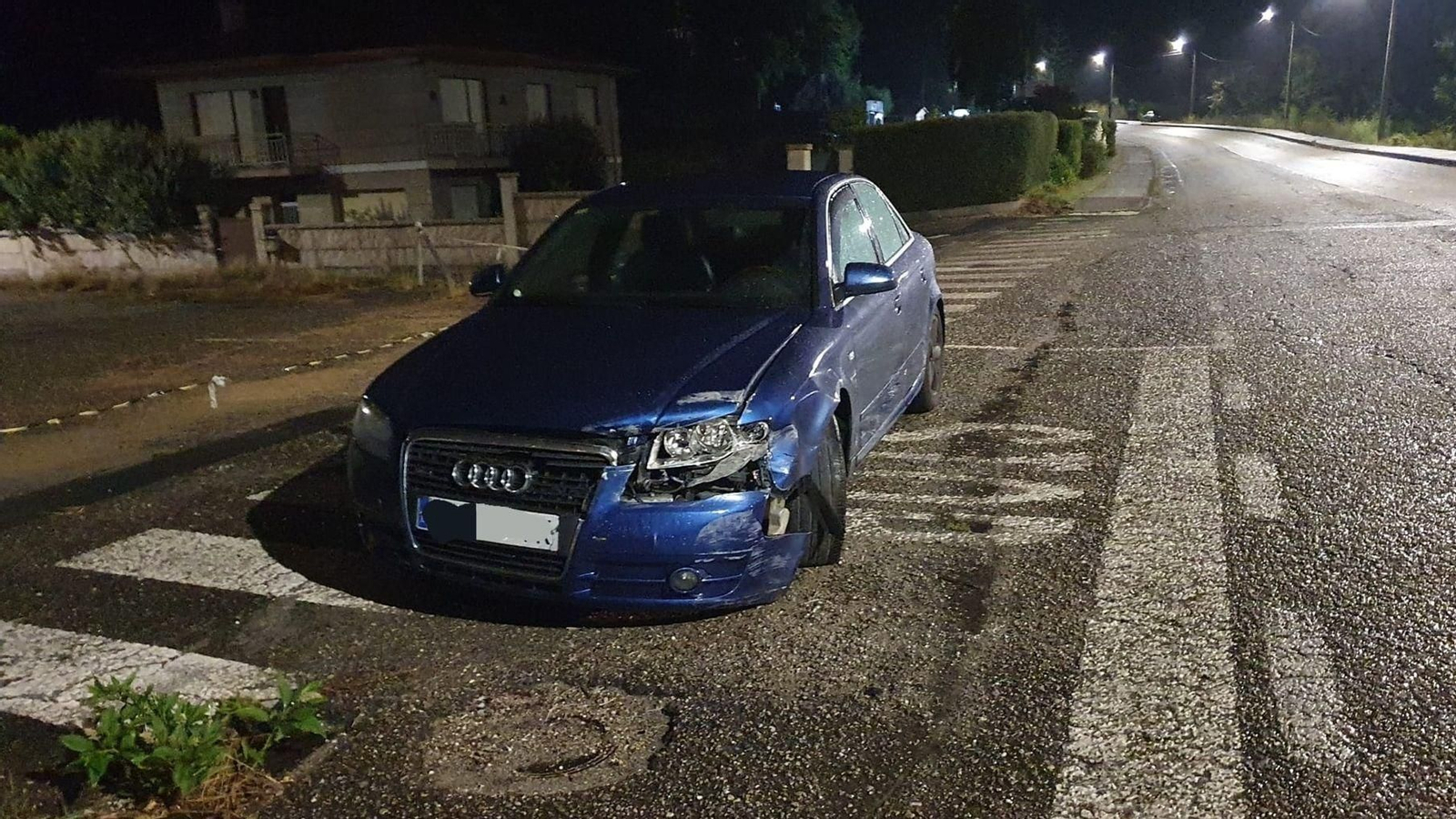 Detenido un conductor sin carné, que circulaba en un coche robado por O Porriño, y sobre el que pesaban una decena de órdenes de búsqueda y una de ingreso en prisión.