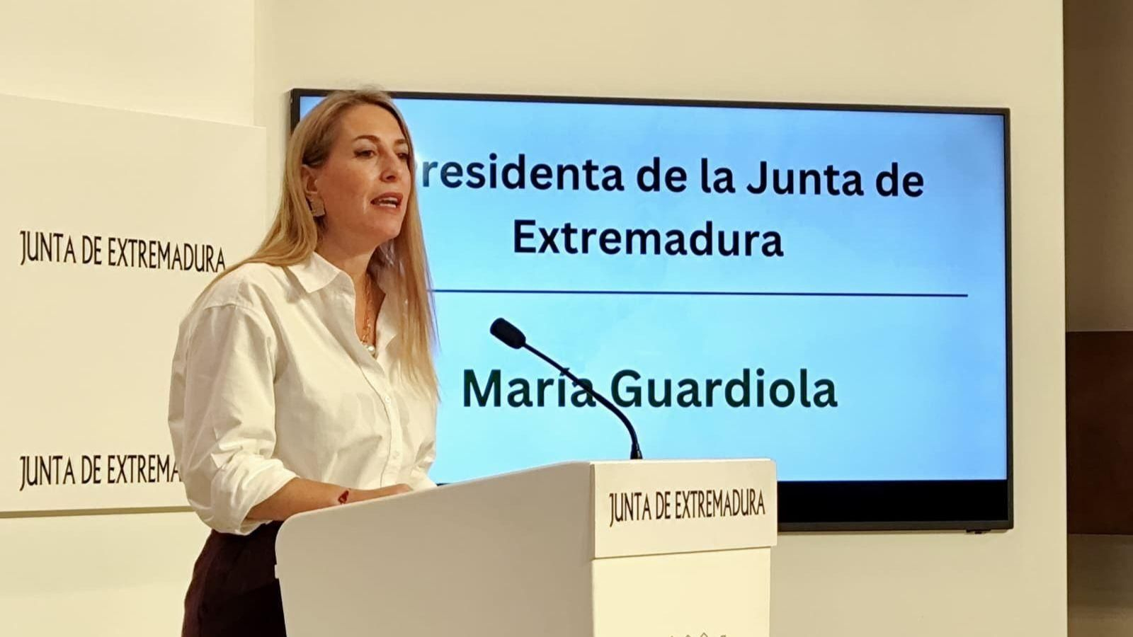 La presidenta de la Junta de Extremadura, María Guardiola, anuncia la convocatoria electoral.