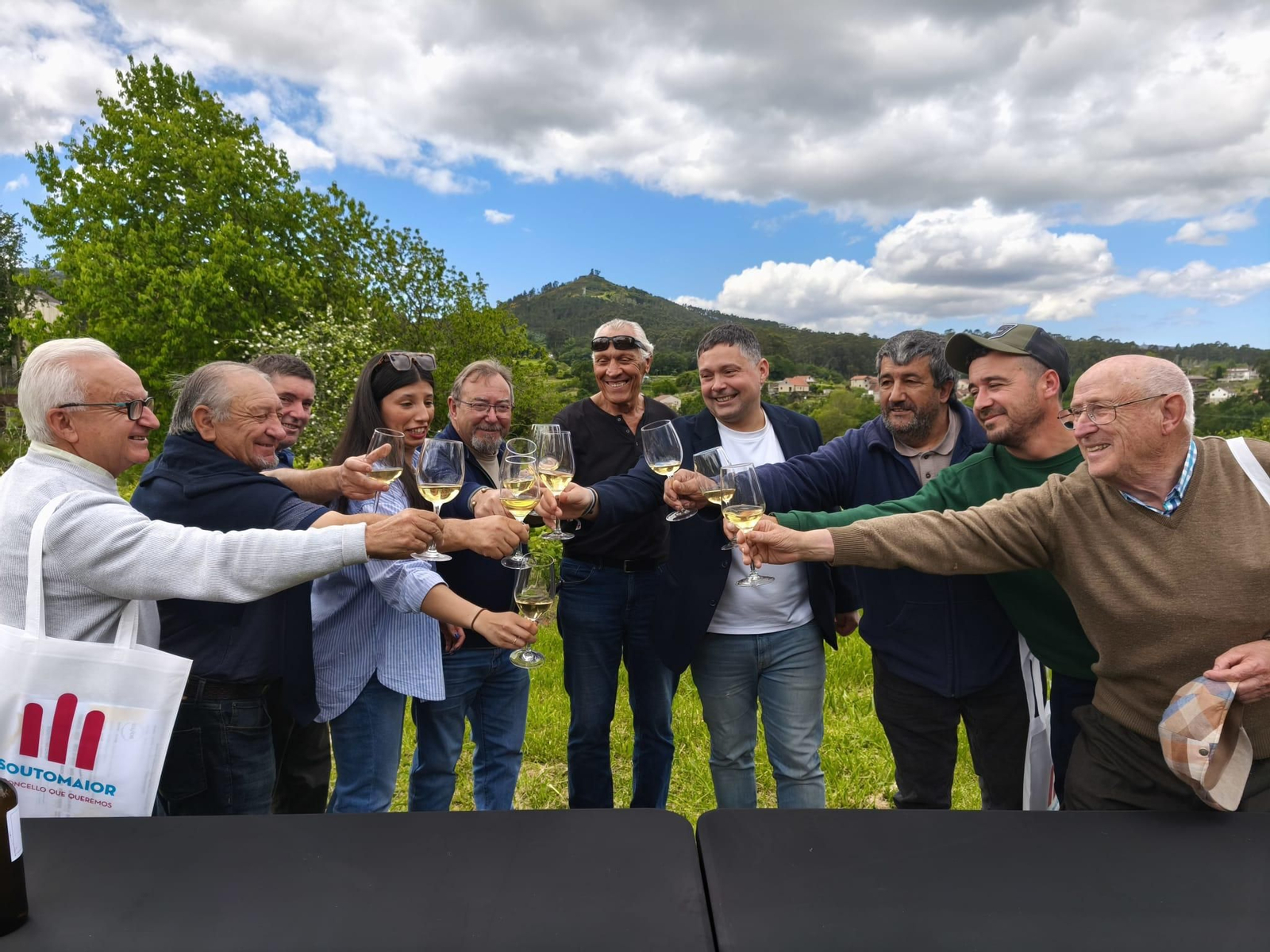 El alcalde de Soutomaior, Manu Lourenzo, durante la presentación del “Encontro do Viño Colleiteiro”.